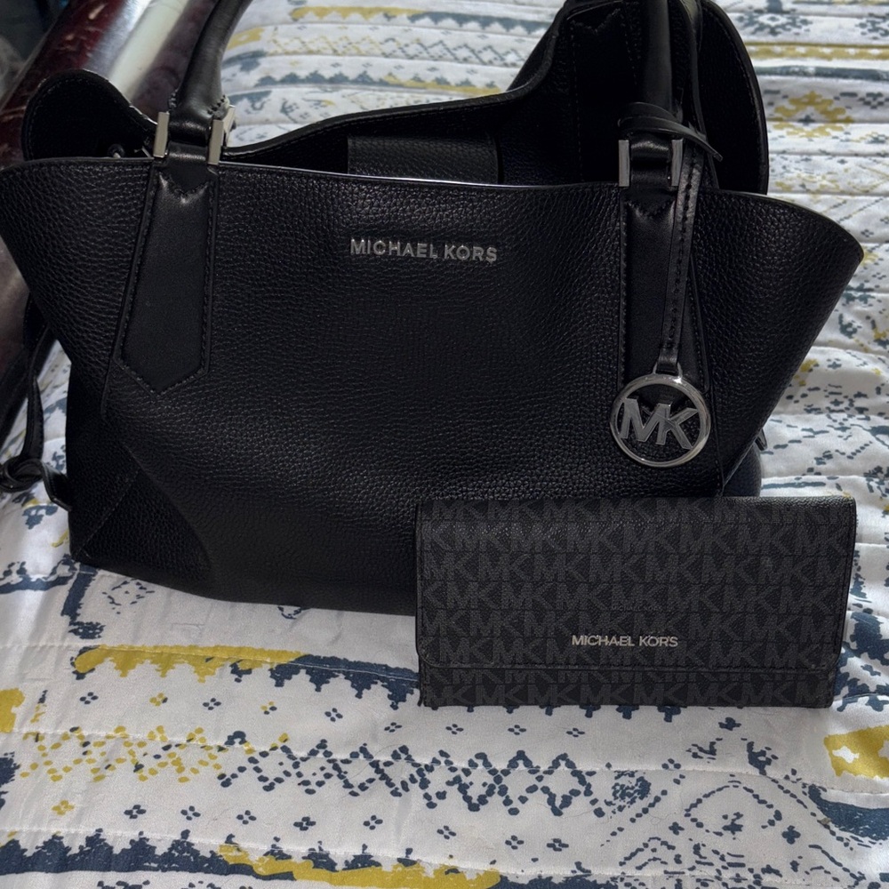 Michael Kors Elegant Black Shoulder Bag and Wallet